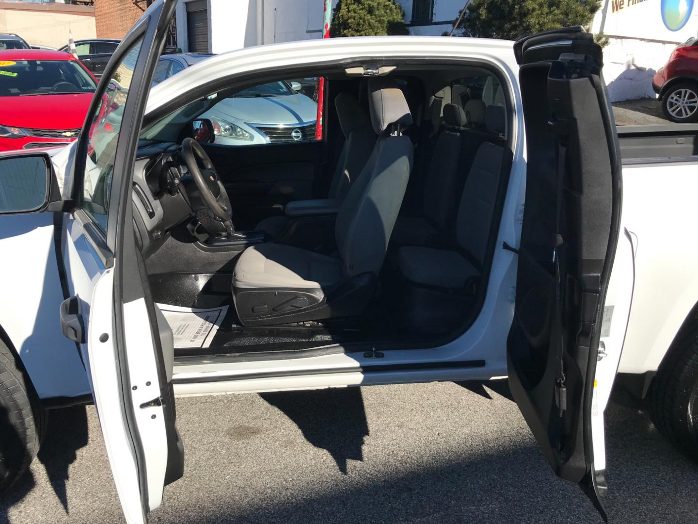 2019 White /Gray Chevrolet Colorado Work Truck (1GCHSBEA6K1) with an 2.5 V4 engine, Automatic transmission, located at 577 Chester Pike, Prospect Park, PA, 19076, (610) 237-1015, 39.886154, -75.302338 - Photo#19